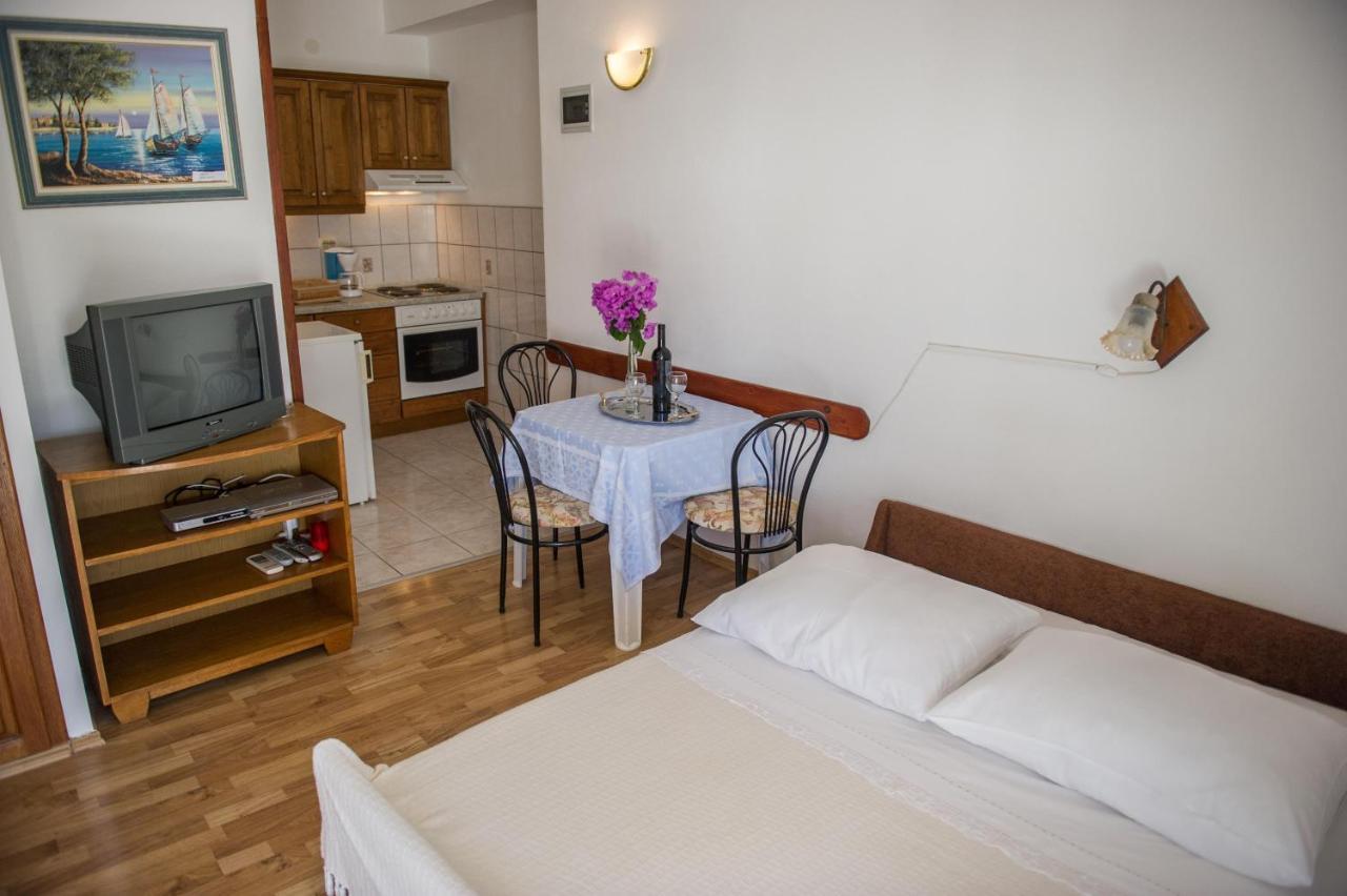 Apartments Skarpa 1601 Rogoznica  Ngoại thất bức ảnh